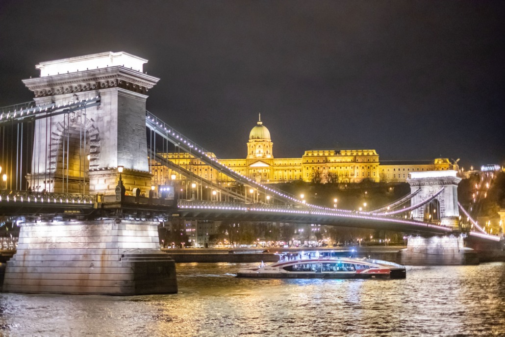 Passend zur Vorweihnachtszeit können Passagier*innen von 9. bis 12. Dezember 2021 ein zauberhaftes verlängertes Wochenende in Budapest verbringen.