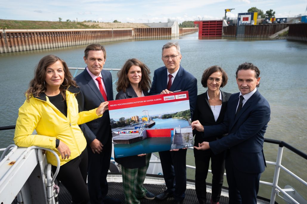 30 Meter lang, 14,25 Meter hoch und in etwa 250 Tonnen schwer – das neue Hafentor im Hafen Albern ist seit neuestem in Betrieb.