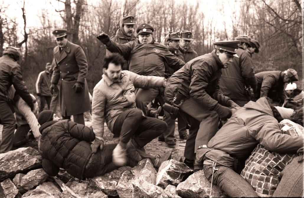 1984. 
Im Dezember besetzen Aktivist*innen die Hainburger Au, um Rodungsarbeiten für ein Wasserkraftwerk zu verhindern.
©iStock by Getty Images