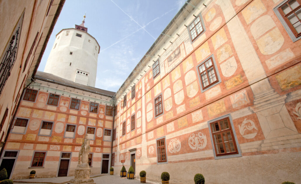Burg Forchtenstein: Die Ursprünge der Anlage reichen bis in die Jahre um 1300 zurück. – ©Esterhazy/Foto im Lohnbuero