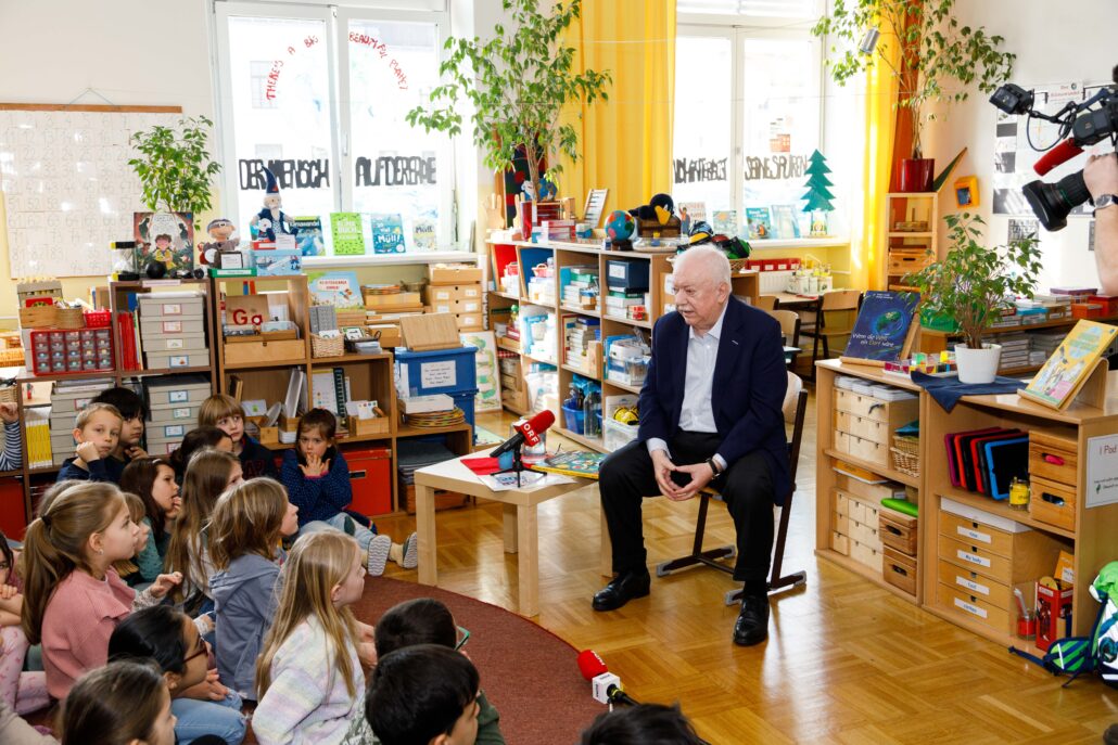 Ex-Bürgermeister las in der Volksschule Brüßlgasse. – ©Elisabeth Lechner