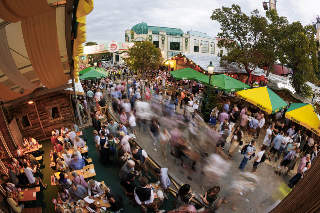 Jeden Tag ab 11:30 Uhr öffnet die Wiener Kaiser Wiesn ihre Tore für alle, die Lust auf Gaudi haben! – ©Stefan Diesner