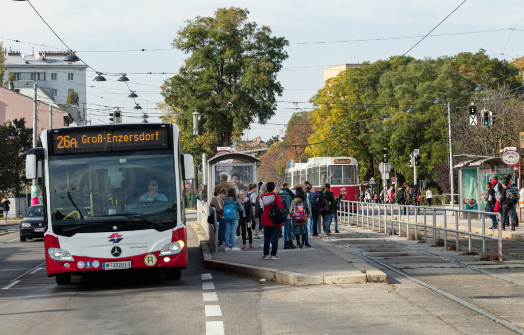 Die Buslenker*innen der Wiener Linien legen mit ihren Fahrzeugen täglich etwa 105.000 Kilometer zurück. – ©Wiener Linien/Manfred Helmer