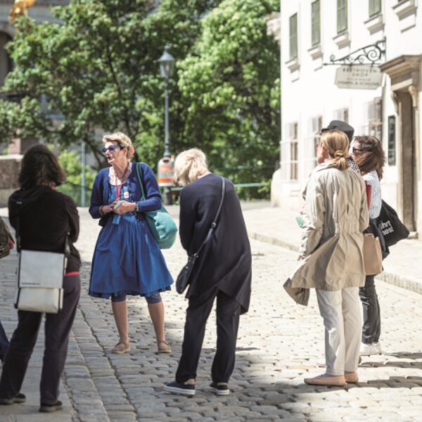 Tour Guides führen durch die Stadt. | ©Vienna City Gallery Walk / teilnehmende Galerien und Künstler*innen