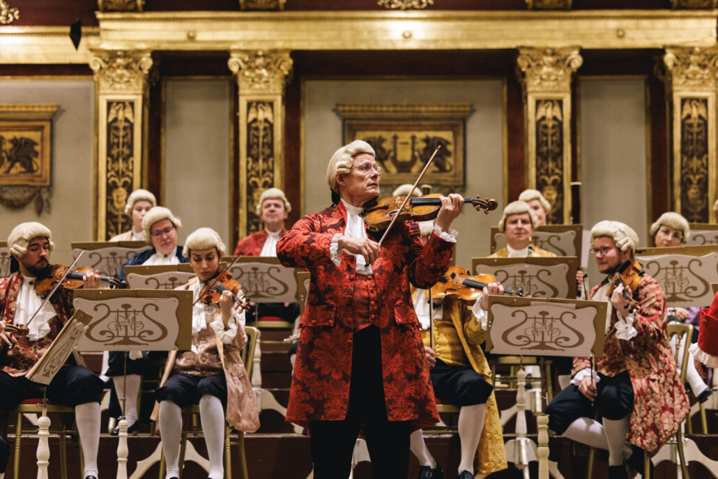 Wiener Musiktradition, die bis heute gepflegt wird: bei einem der virtuosen Auftritte des Wiener Mozart Konzerts im Musikverein Wien. © Aaron Jiang